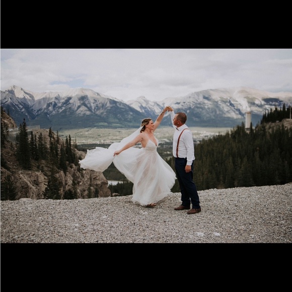 Thistle by willowby wedding dress - Picture 6 of 6